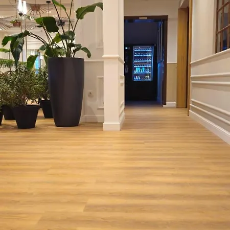 Apartment Apartment *